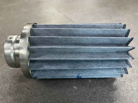 Elemento de Filtro de Névoa de Óleo com Mídia Plissada Apresentando Malha Externa de Malha de Diamante Galvanizada Lavável e Reutilizável Manutenção Proporcionando Filtragem